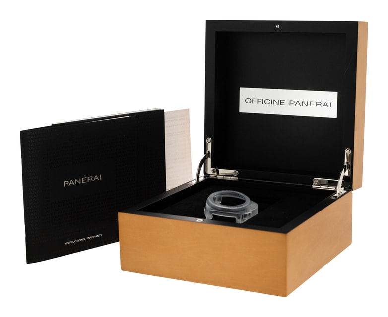 Panerai Luminor Logo PAM00777 Image 4